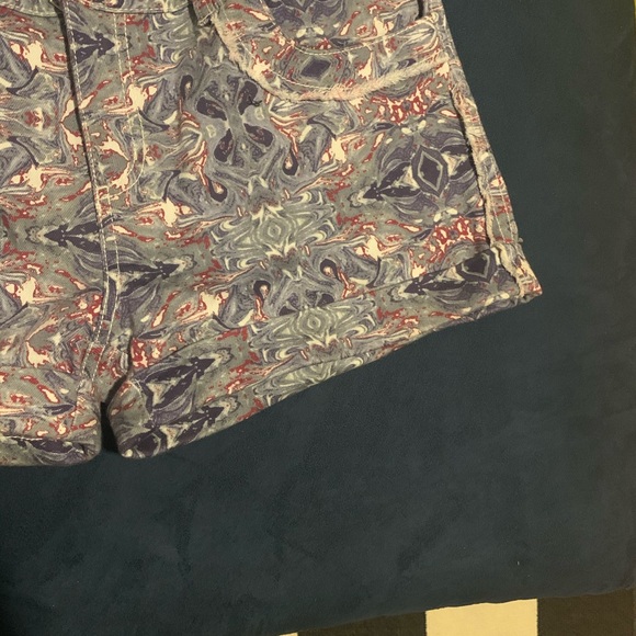 Cute Floral Denim Short - Picture 5 of 10